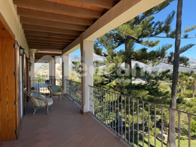 5 bedroom Villa for sale in Altea with pool garage - € 1,990,000 (Ref: 10131401)
