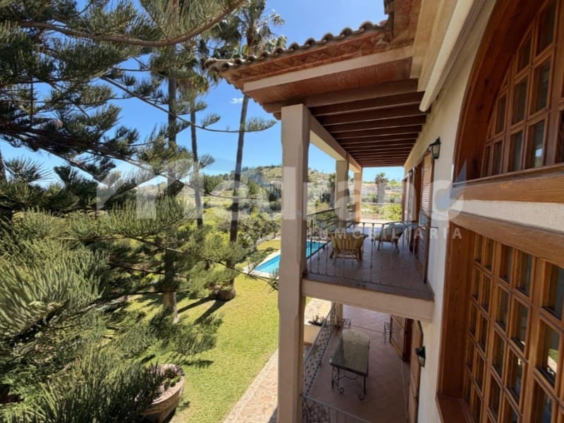 5 bedroom Villa for sale in Altea with pool garage - € 1,990,000 (Ref: 10131401)