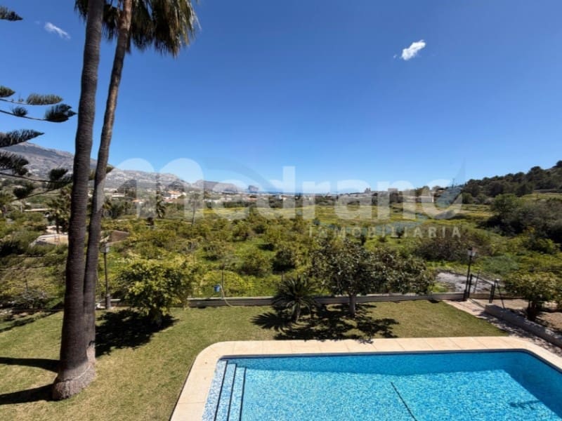5 bedroom Villa for sale in Altea with pool garage - € 1,990,000 (Ref: 10131401)