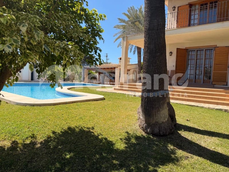 5 bedroom Villa for sale in Altea with pool garage - € 1,990,000 (Ref: 10131401)