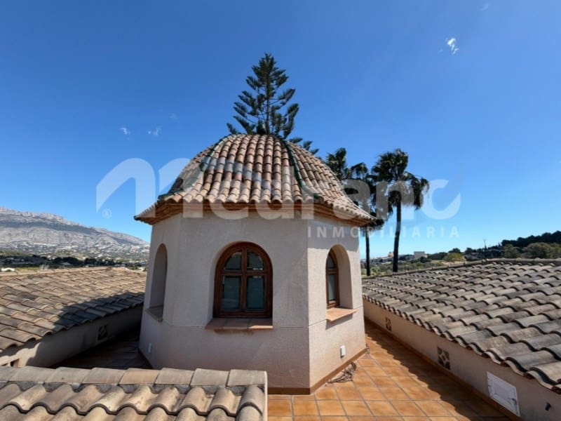 5 bedroom Villa for sale in Altea with pool garage - € 1,990,000 (Ref: 10131401)