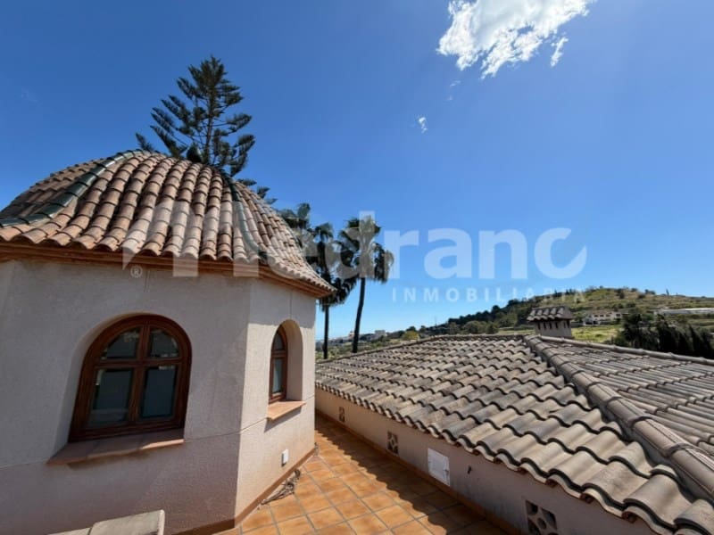 5 bedroom Villa for sale in Altea with pool garage - € 1,990,000 (Ref: 10131401)