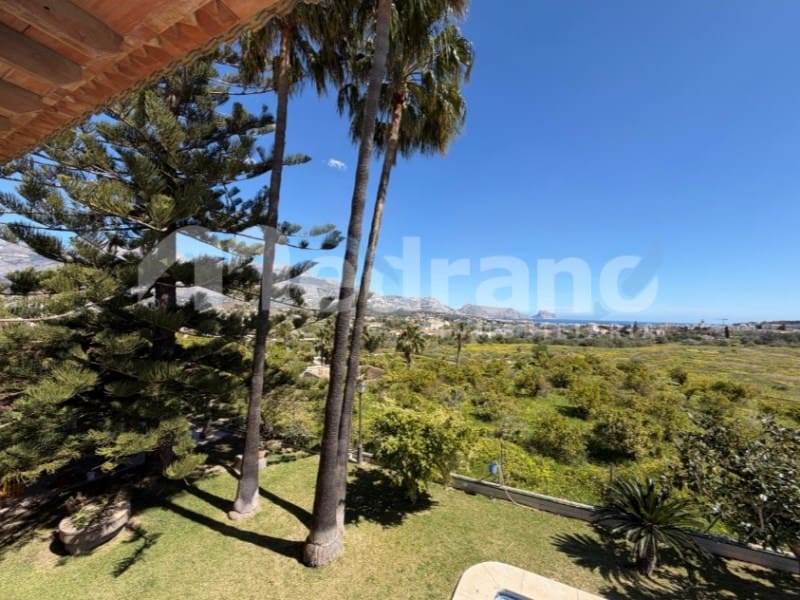 5 bedroom Villa for sale in Altea with pool garage - € 1,990,000 (Ref: 10131401)