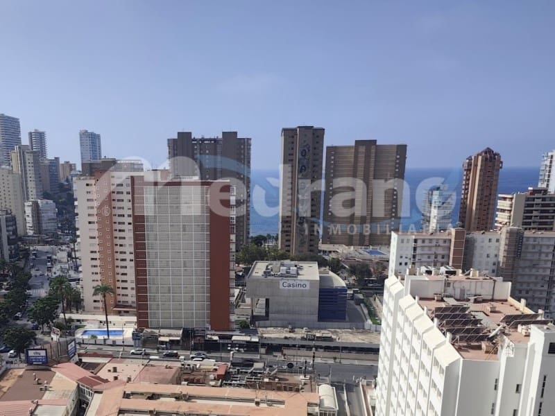 Piso de 2 habitaciones en Benidorm en venta con piscina garaje - 295.000 € (Ref: 10164836)