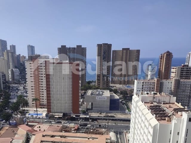 Piso de 2 habitaciones en Rincón de Loix, Benidorm en venta con piscina garaje - 295.000 € (Ref: 10164836)