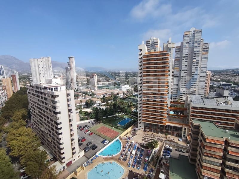 Piso de 2 habitaciones en Benidorm en venta con piscina garaje - 295.000 € (Ref: 10164836)