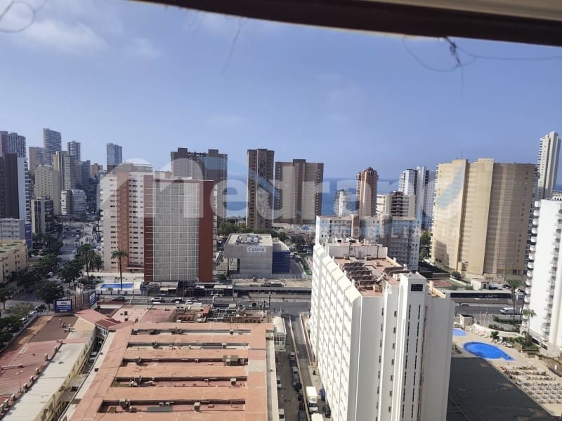 Piso de 2 habitaciones en Benidorm en venta con piscina garaje - 295.000 € (Ref: 10164836)