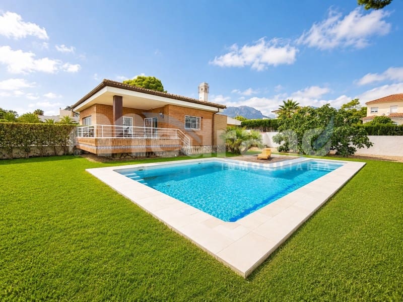 Chalet de 3 habitaciones en Benidorm en venta con piscina garaje - 970.000 € (Ref: 5426037)