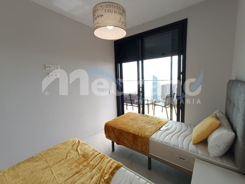 Piso de 2 habitaciones en Benidorm en alquiler con piscina garaje - 2.000 € (Ref: 8017049)