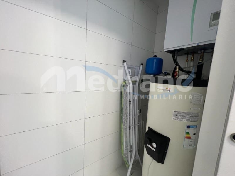 Piso de 2 habitaciones en Benidorm en alquiler con piscina garaje - 2.000 € (Ref: 8017049)