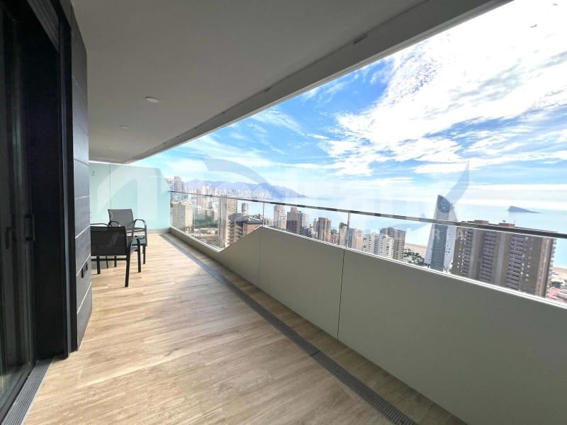 Piso de 2 habitaciones en Benidorm en alquiler con piscina garaje - 2.000 € (Ref: 8017049)