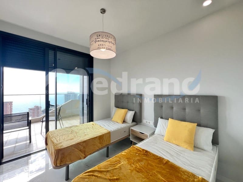Piso de 2 habitaciones en Benidorm en alquiler con piscina garaje - 2.000 € (Ref: 8017049)