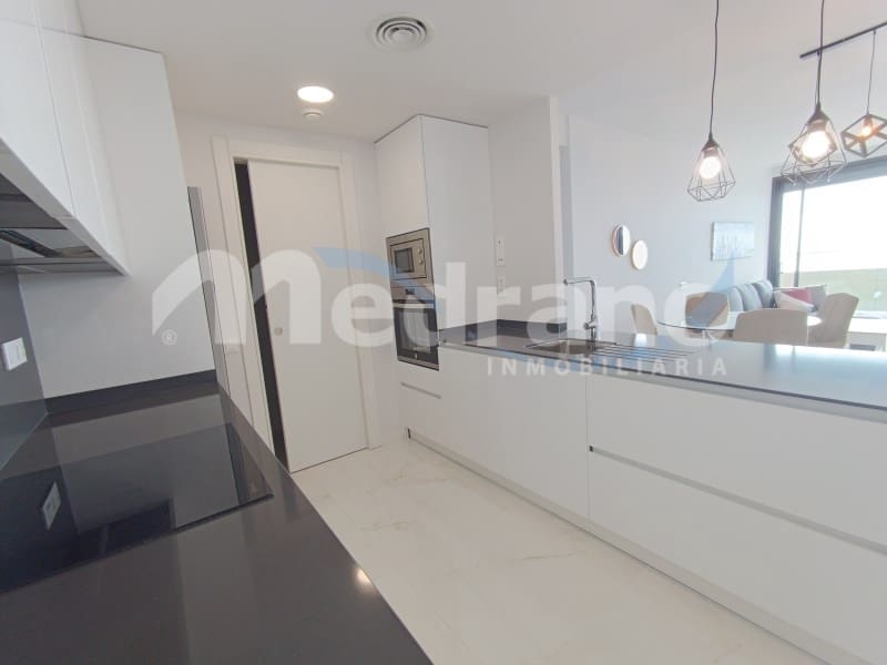 Piso de 2 habitaciones en Benidorm en alquiler con piscina garaje - 2.000 € (Ref: 8017049)