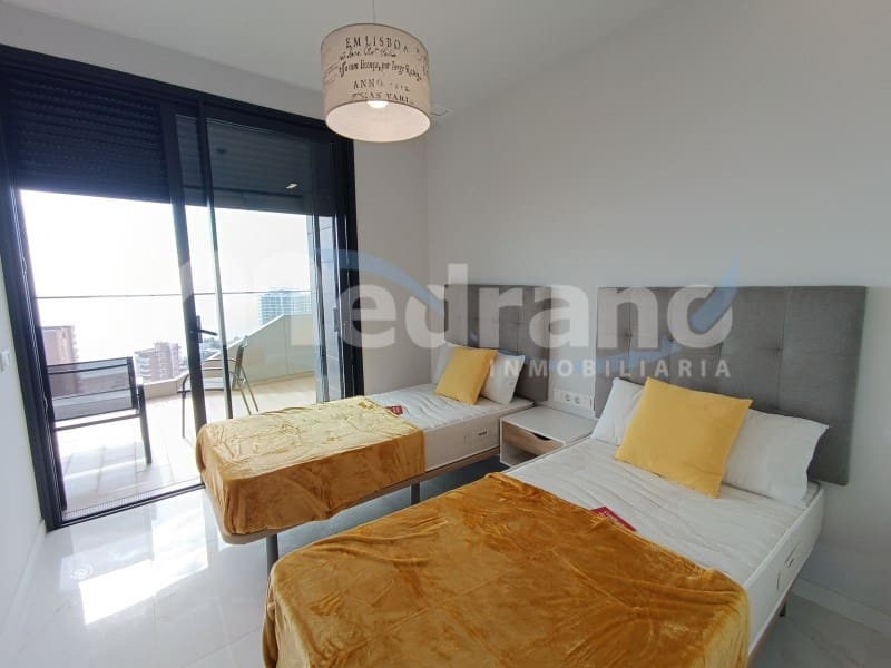 Piso de 2 habitaciones en Benidorm en alquiler con piscina garaje - 2.000 € (Ref: 8017049)