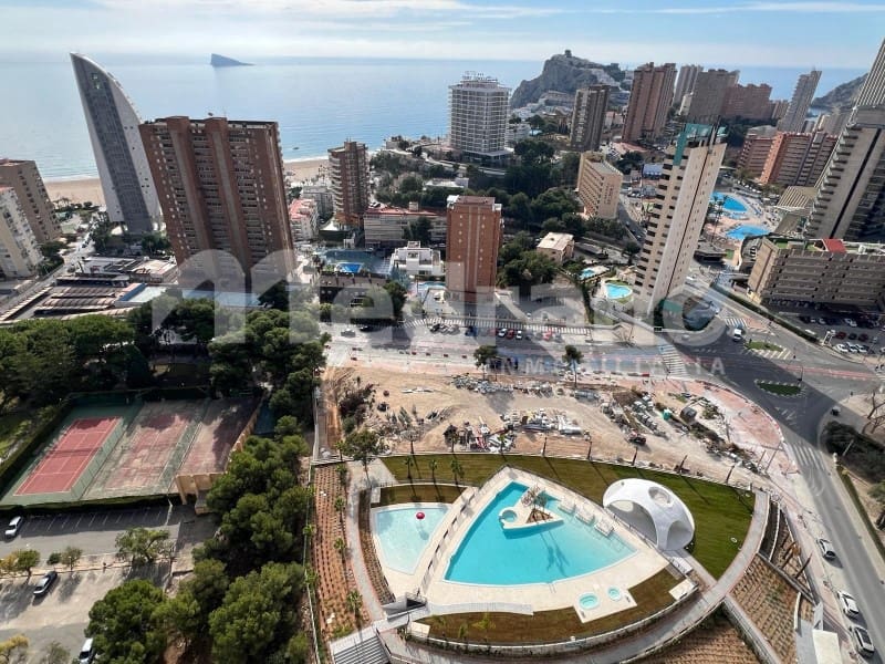 Piso de 2 habitaciones en Benidorm en alquiler con piscina garaje - 2.000 € (Ref: 8017049)