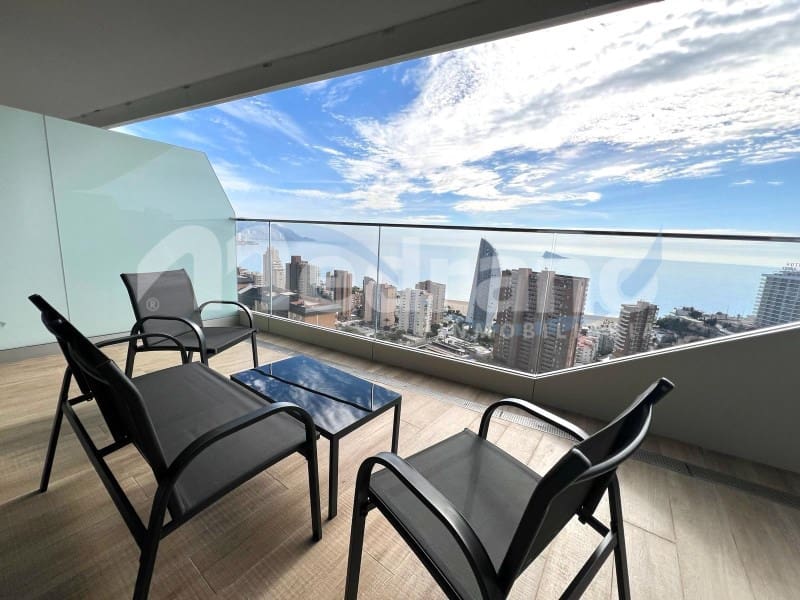 Piso de 2 habitaciones en Benidorm en alquiler con piscina garaje - 2.000 € (Ref: 8017049)