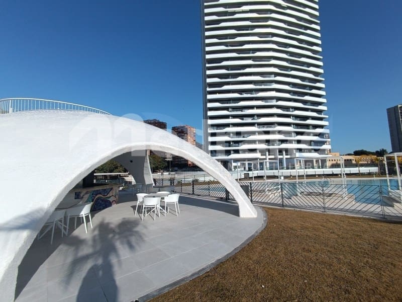 Piso de 2 habitaciones en Benidorm en alquiler con piscina garaje - 2.000 € (Ref: 8017049)