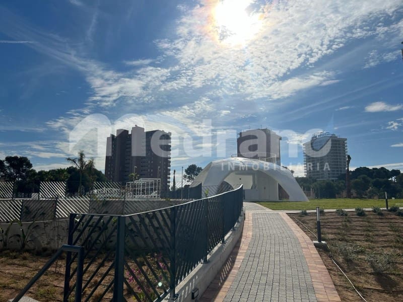 Piso de 2 habitaciones en Benidorm en alquiler con piscina garaje - 2.000 € (Ref: 8017049)