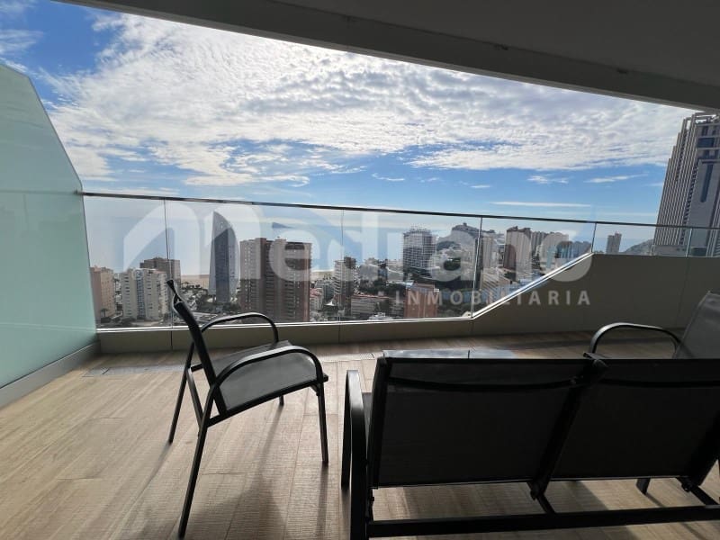 Piso de 2 habitaciones en Benidorm en alquiler con piscina garaje - 2.000 € (Ref: 8017049)