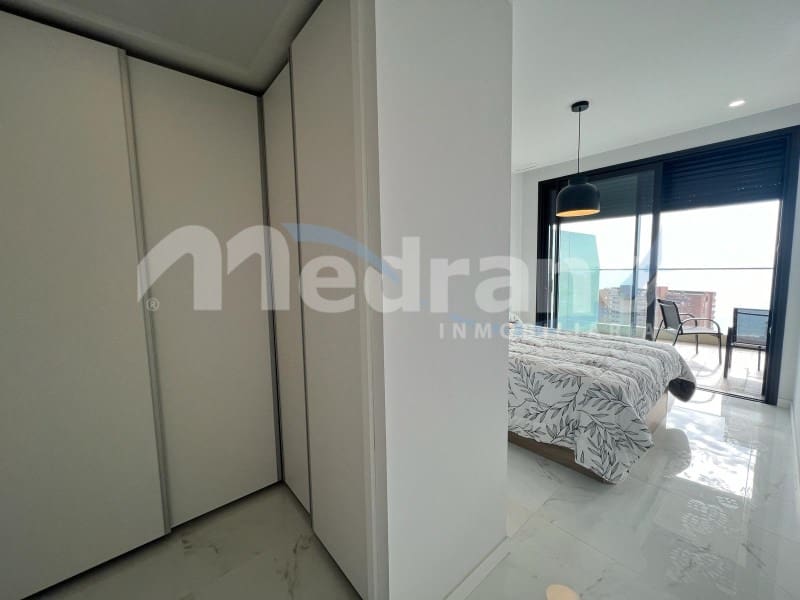 Piso de 2 habitaciones en Benidorm en alquiler con piscina garaje - 2.000 € (Ref: 8017049)