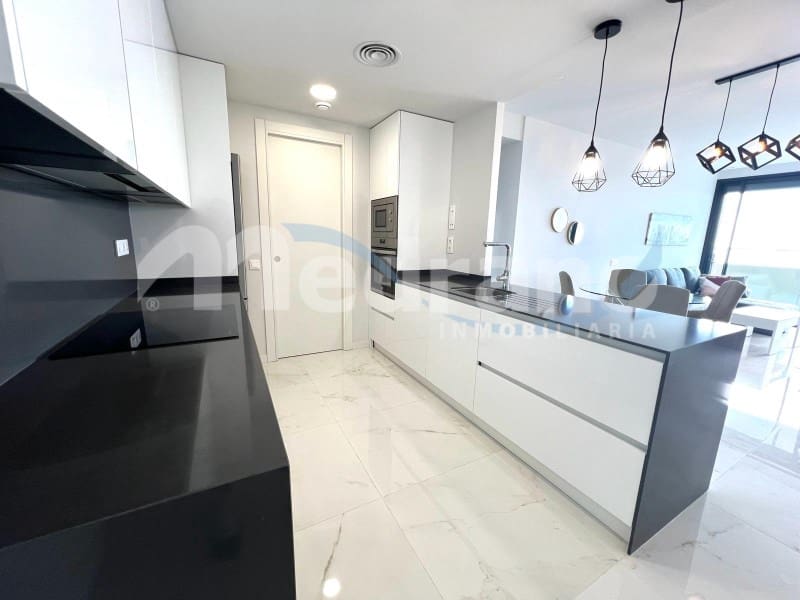 Piso de 2 habitaciones en Benidorm en alquiler con piscina garaje - 2.000 € (Ref: 8017049)