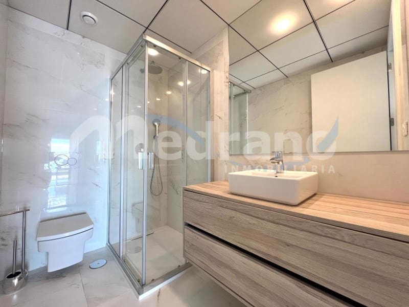 Piso de 2 habitaciones en Benidorm en alquiler con piscina garaje - 2.000 € (Ref: 8017049)