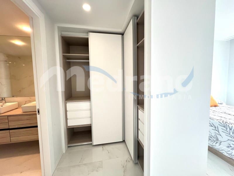 Piso de 2 habitaciones en Benidorm en alquiler con piscina garaje - 2.000 € (Ref: 8017049)