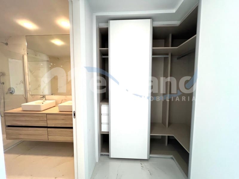 Piso de 2 habitaciones en Benidorm en alquiler con piscina garaje - 2.000 € (Ref: 8017049)