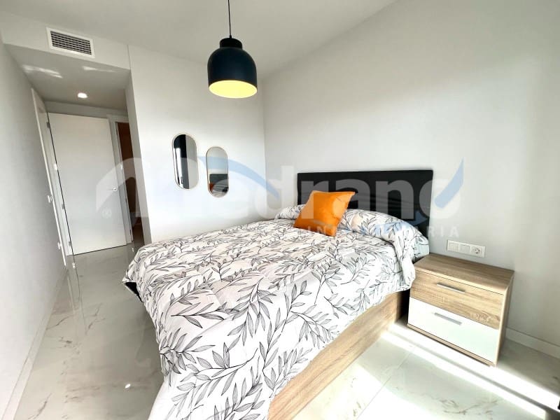 Piso de 2 habitaciones en Benidorm en alquiler con piscina garaje - 2.000 € (Ref: 8017049)