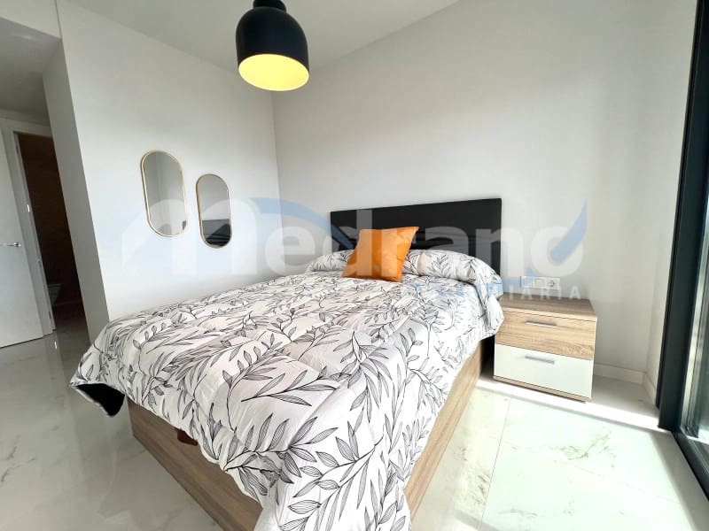 Piso de 2 habitaciones en Benidorm en alquiler con piscina garaje - 2.000 € (Ref: 8017049)