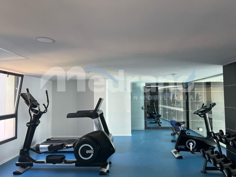 Piso de 2 habitaciones en Benidorm en alquiler con piscina garaje - 2.000 € (Ref: 8017049)