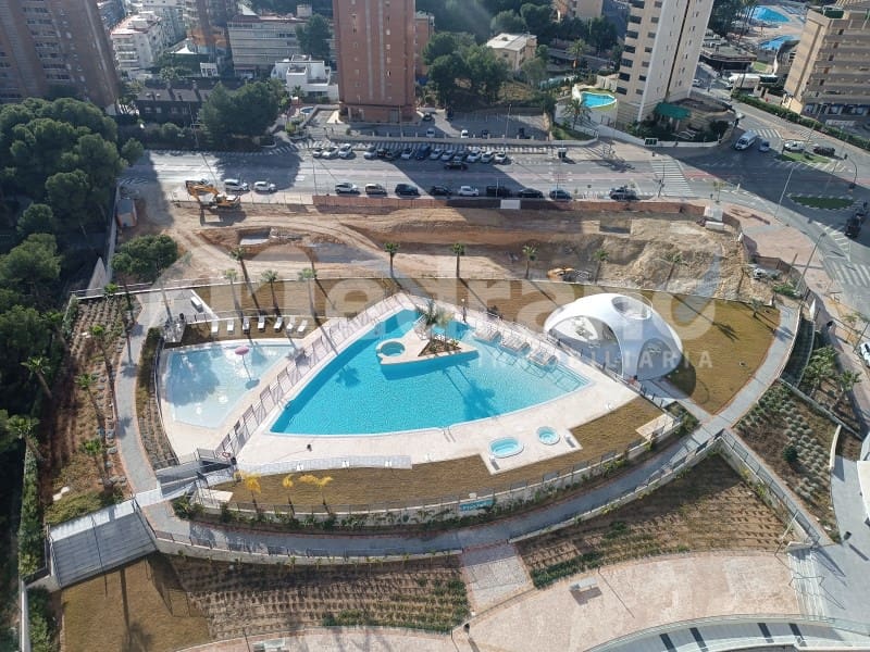 Piso de 2 habitaciones en Benidorm en alquiler con piscina garaje - 2.000 € (Ref: 8017049)