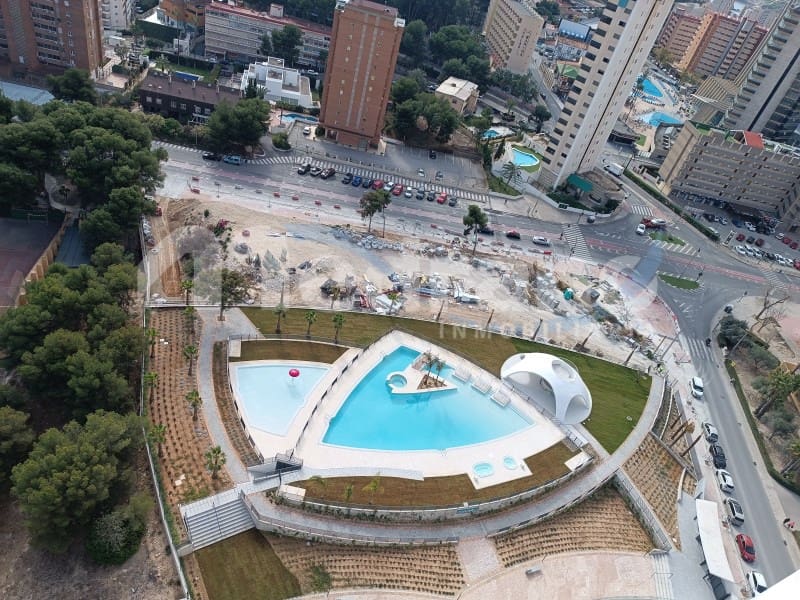 Piso de 2 habitaciones en Benidorm en alquiler con piscina garaje - 2.000 € (Ref: 8017049)