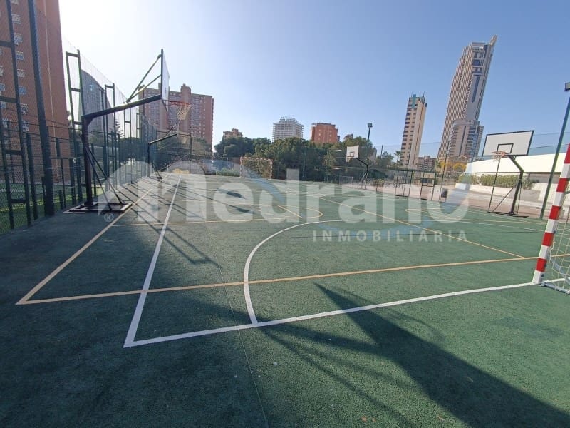 Piso de 2 habitaciones en Benidorm en alquiler con piscina garaje - 2.000 € (Ref: 8017049)