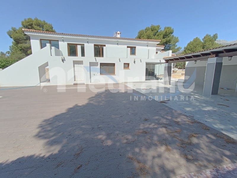 4 sypialnia Willa na sprzedaż w La Nucia z basenem garażem - 890 000 € (Ref: 8331840)