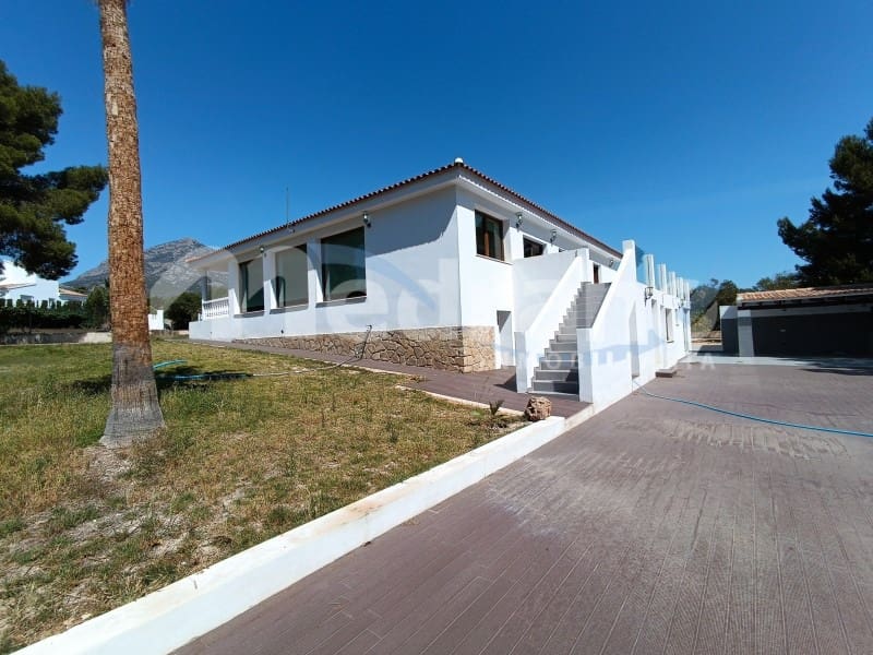 4 sypialnia Willa na sprzedaż w La Nucia z basenem garażem - 890 000 € (Ref: 8331840)