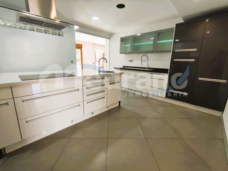 4 sypialnia Willa na sprzedaż w La Nucia z basenem garażem - 890 000 € (Ref: 8331840)