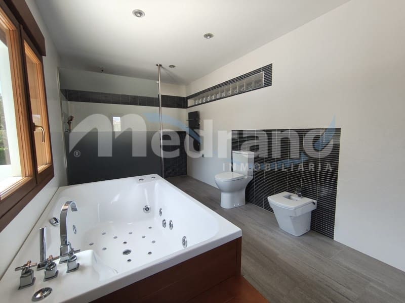 4 sypialnia Willa na sprzedaż w La Nucia z basenem garażem - 890 000 € (Ref: 8331840)