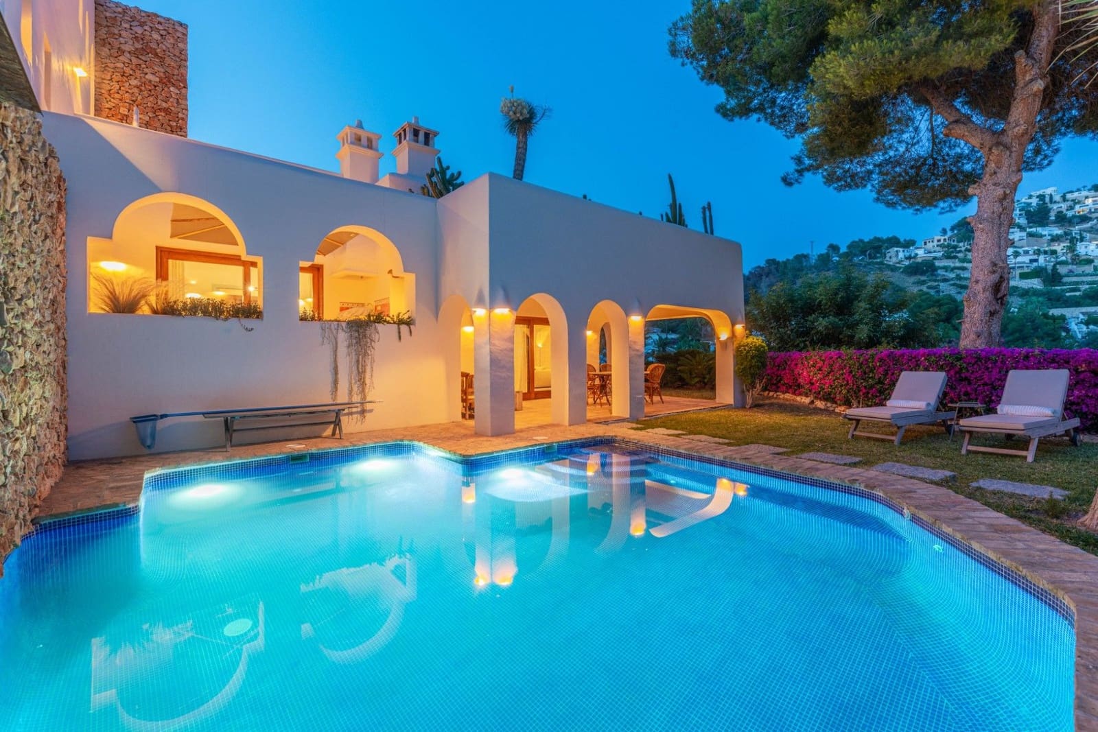 3 bedroom Villa for sale in Moraira with garage - € 1,750,000 (Ref: 9889337)
