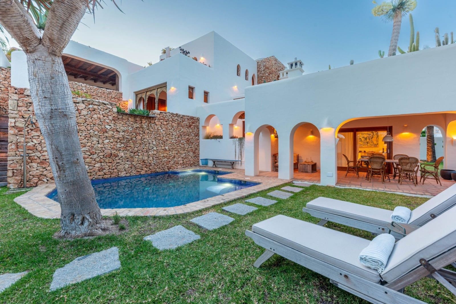 3 bedroom Villa for sale in Moraira with garage - € 1,750,000 (Ref: 9889337)