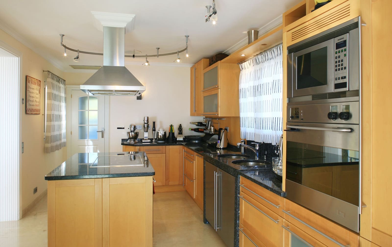 4 bedroom Villa for sale in Moraira with pool garage - € 1,500,000 (Ref: 9889338)