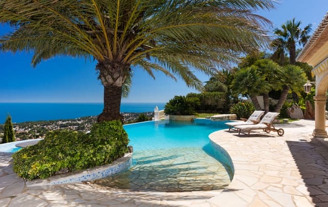 Chalet de 4 habitaciones en Moraira, Teulada-Moraira en venta con piscina garaje - 1.500.000 € (Ref: 9889338)