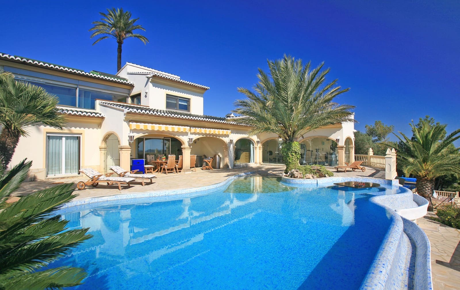 4 bedroom Villa for sale in Moraira with pool garage - € 1,500,000 (Ref: 9889338)