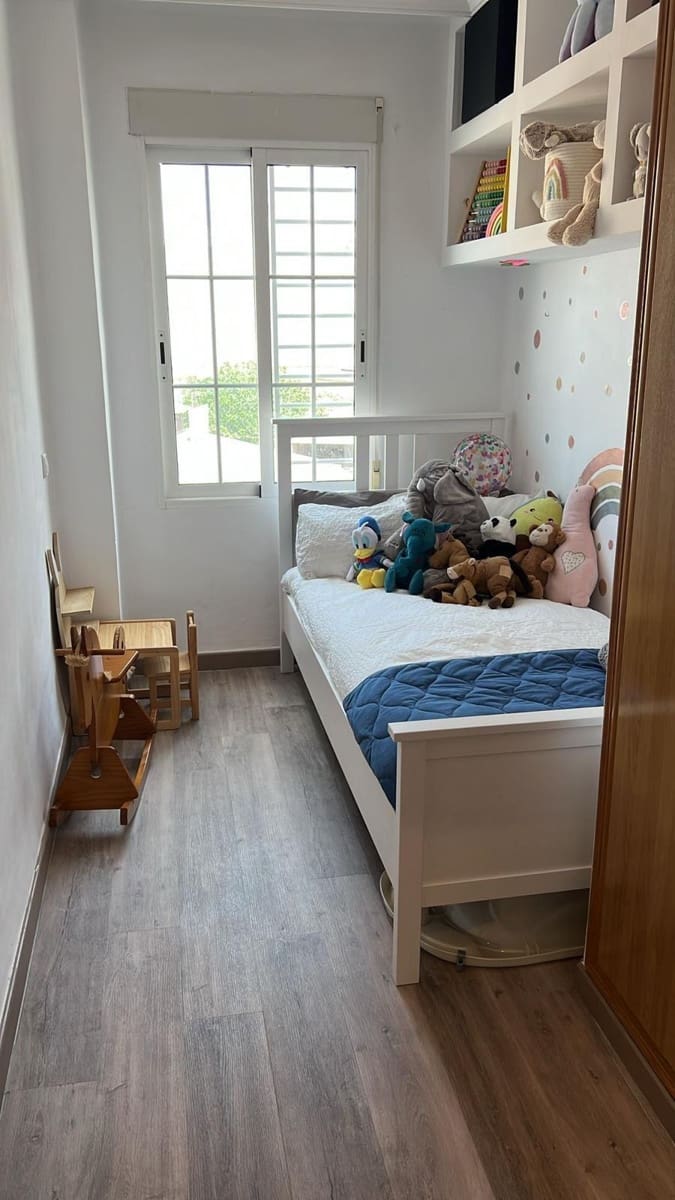 4 bedroom Flat for sale in Cheste - € 120,000 (Ref: 9735891)