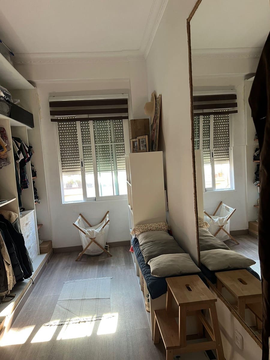 4 bedroom Flat for sale in Cheste - € 120,000 (Ref: 9735891)