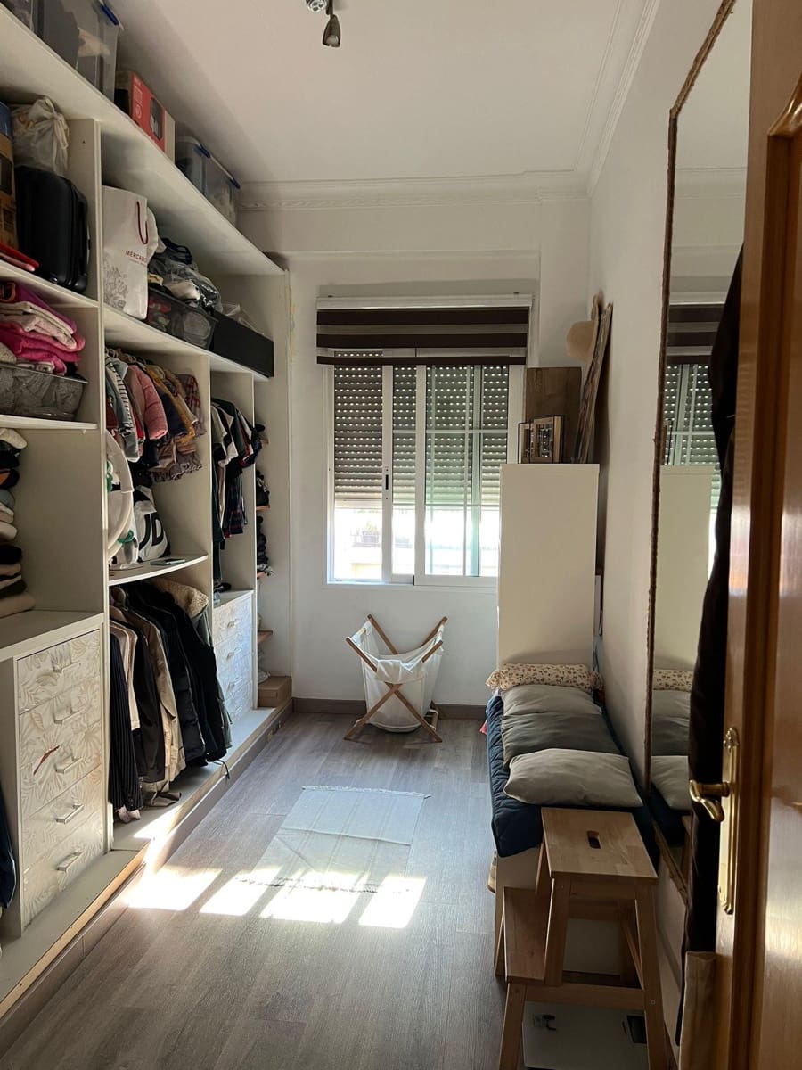 4 bedroom Flat for sale in Cheste - € 120,000 (Ref: 9735891)