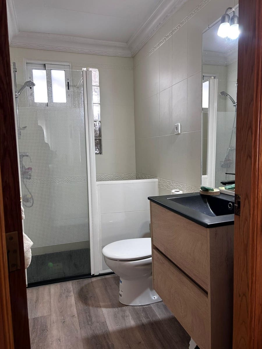 4 bedroom Flat for sale in Cheste - € 120,000 (Ref: 9735891)