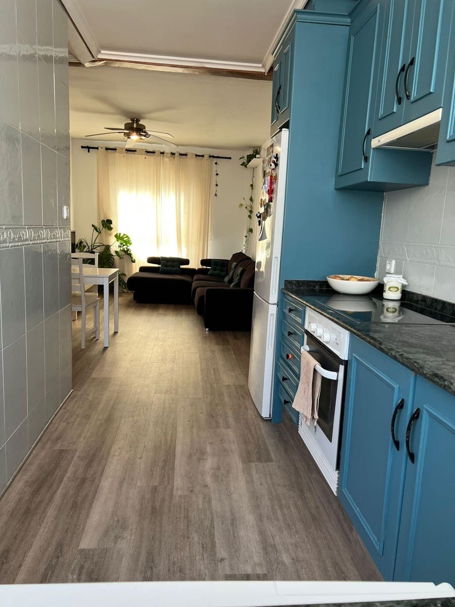 4 bedroom Flat for sale in Cheste - € 120,000 (Ref: 9735891)