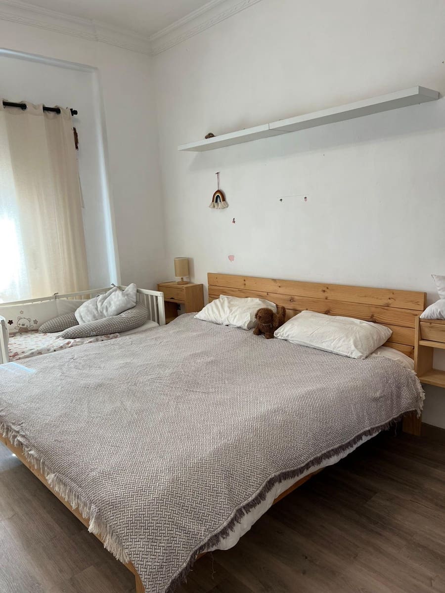 4 bedroom Flat for sale in Cheste - € 120,000 (Ref: 9735891)