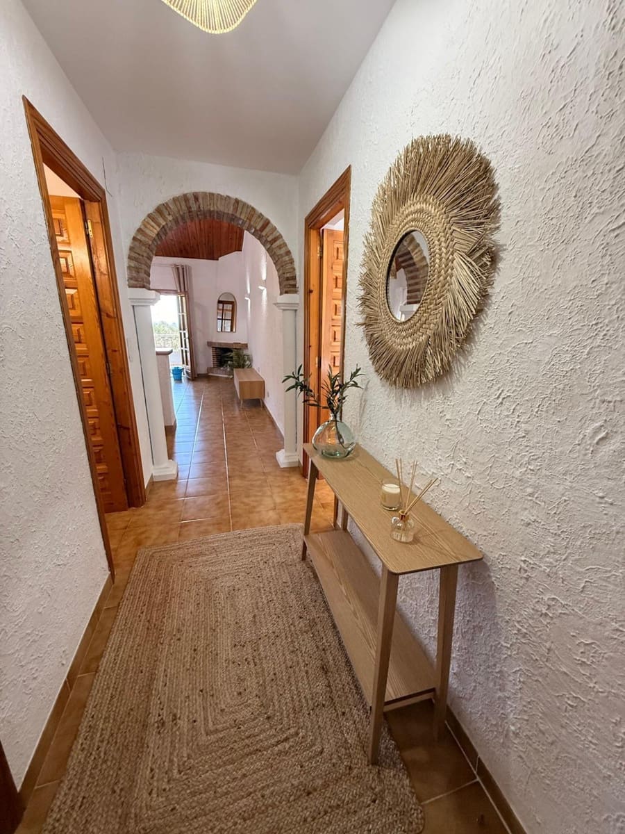 2 bedroom Apartment for rent in Denia with pool garage - € 1,200 (Ref: 9735892)